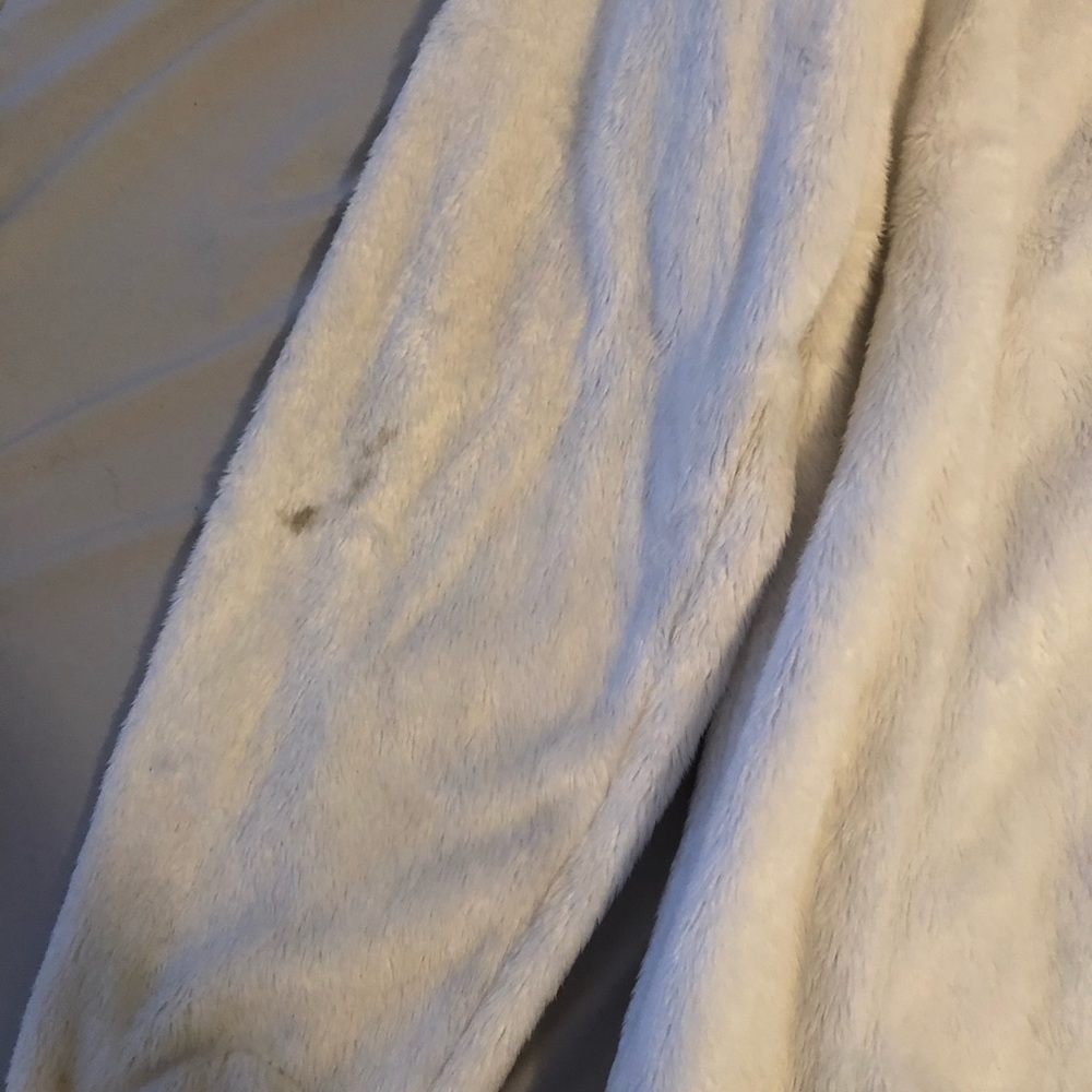 White North Face Jacket - image 4